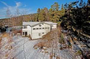 Enebolig i nedre Holmenkollen  Oppussingsobjekt, solrik tomt på 2,1mål