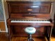 PENT GAMMELT MAHOGNY PIANO